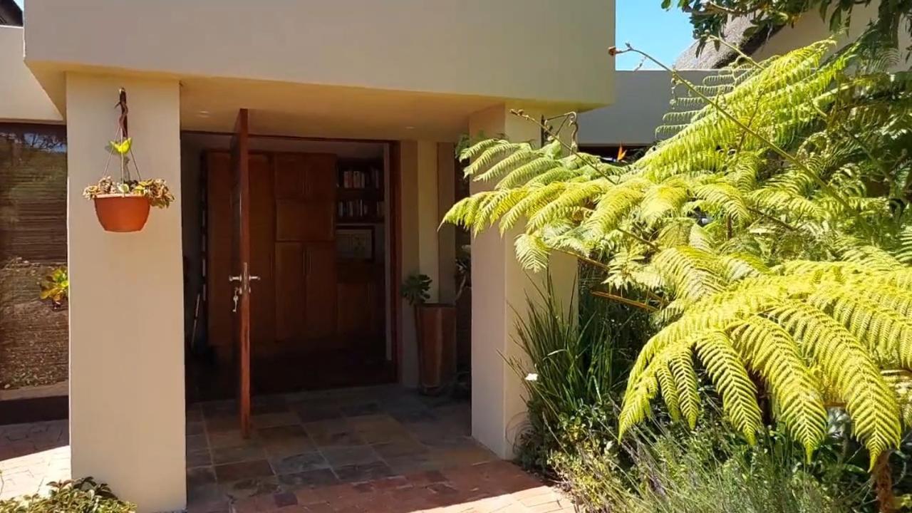 Paradise Cove Victoria Bay Exterior photo