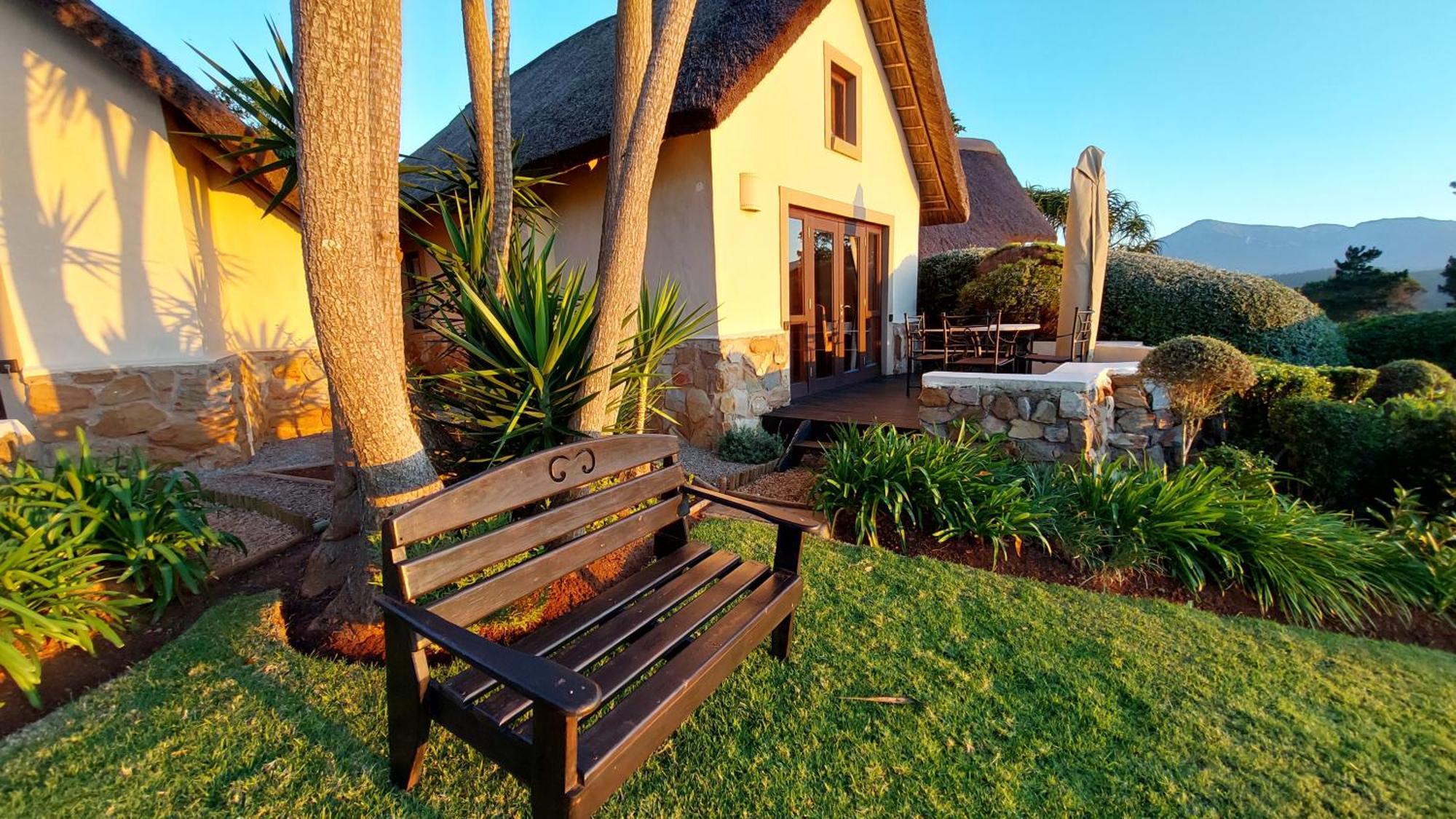 Paradise Cove Victoria Bay Exterior photo